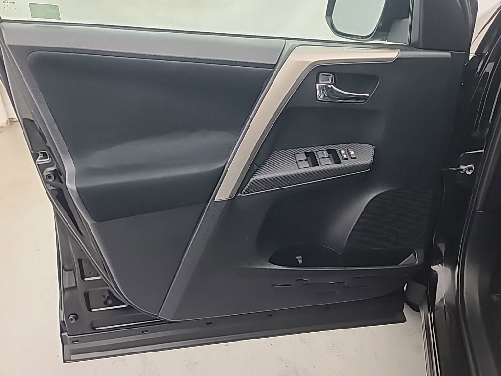 Used 2015 Toyota RAV4 XLE image 21