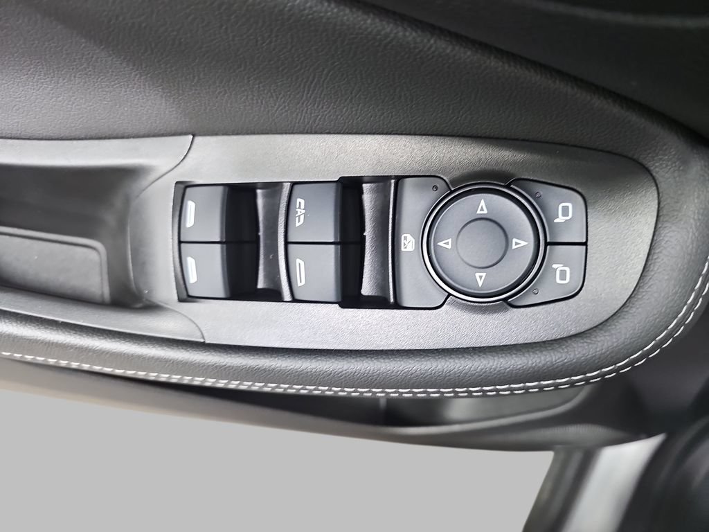 Certified 2025 Buick Encore GX Preferred w/ Comfort Package FWD image 32