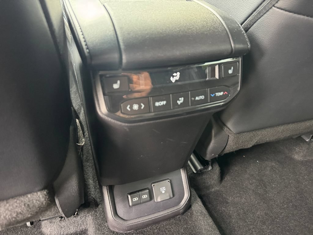 Used 2025 Toyota Highlander Platinum AWD/4WD image 20