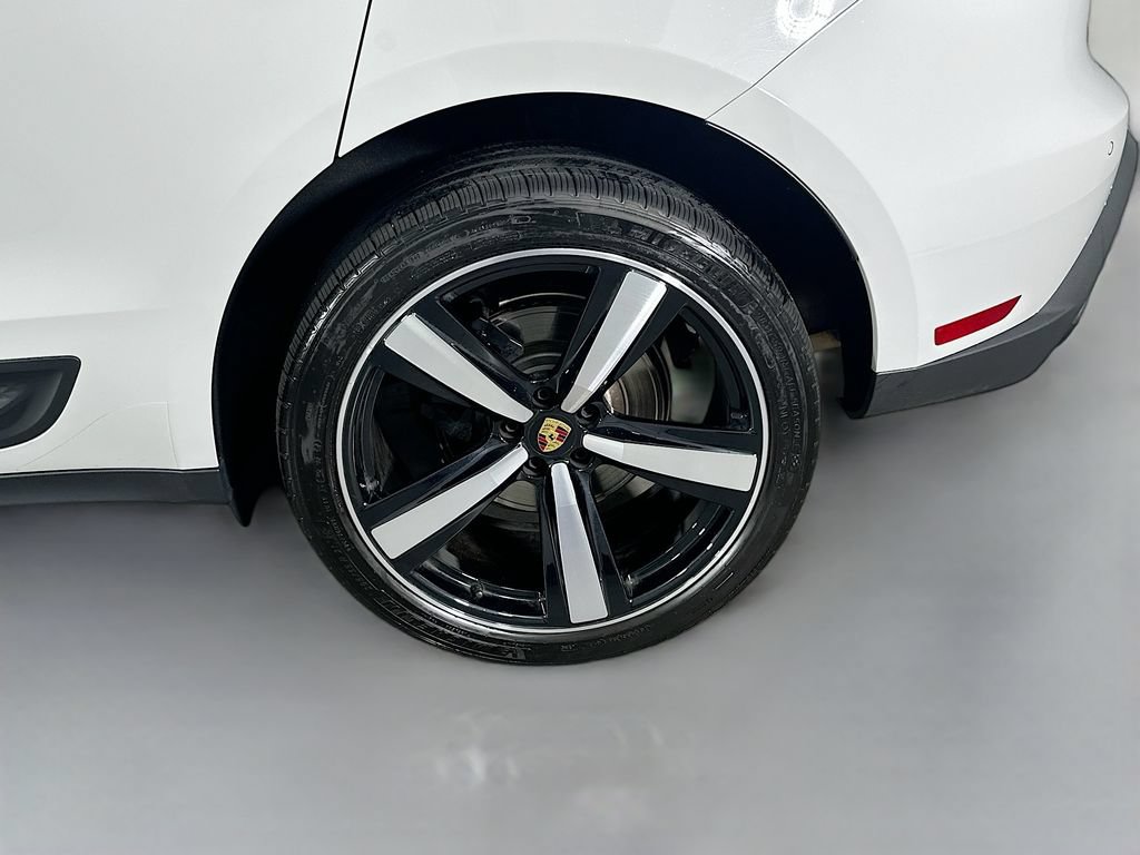 New 2025 Porsche Macan AWD/4WD image 33