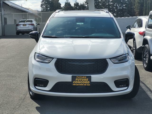 New 2026 Chrysler Pacifica Limited w/ S Appearance Package image 8