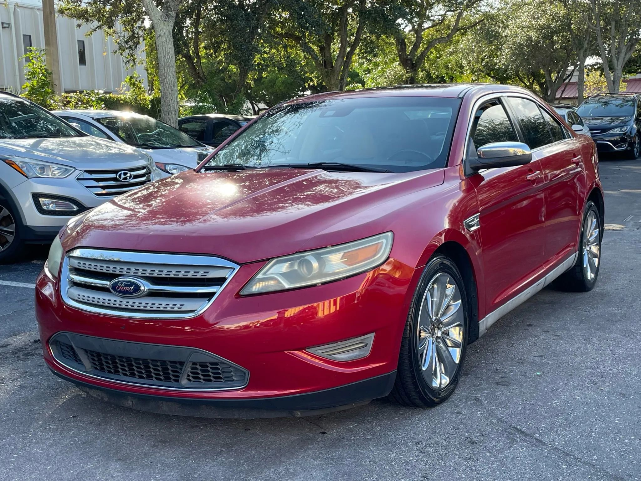 Used 2010 Ford Taurus Limited image 4