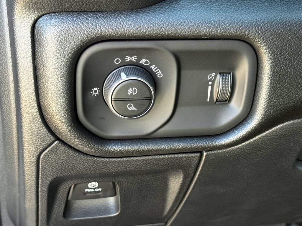 New 2026 RAM 1500 Express AWD/4WD image 21