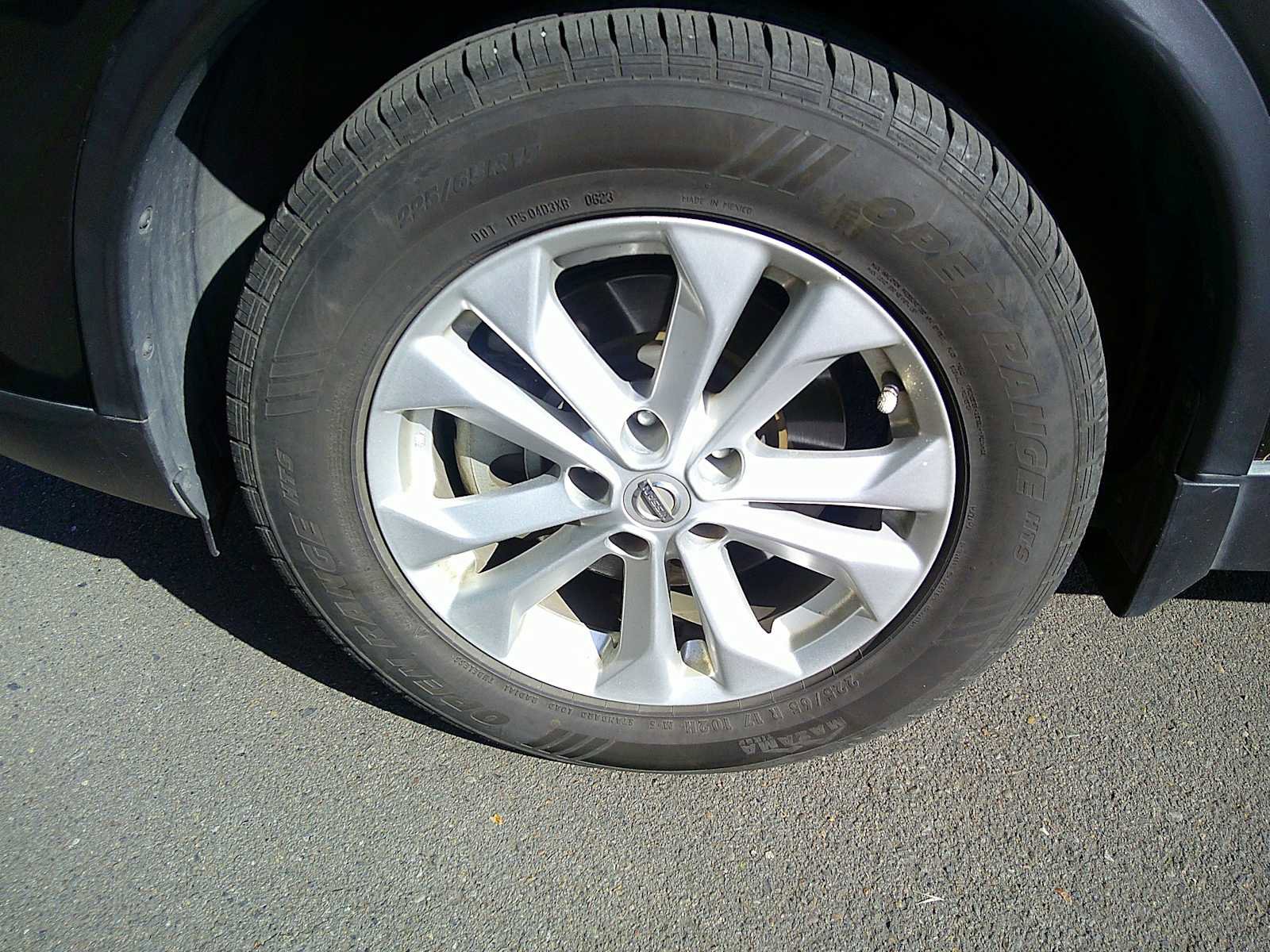 Used 2015 Nissan Rogue SV w/ SV Family Package AWD/4WD image 9