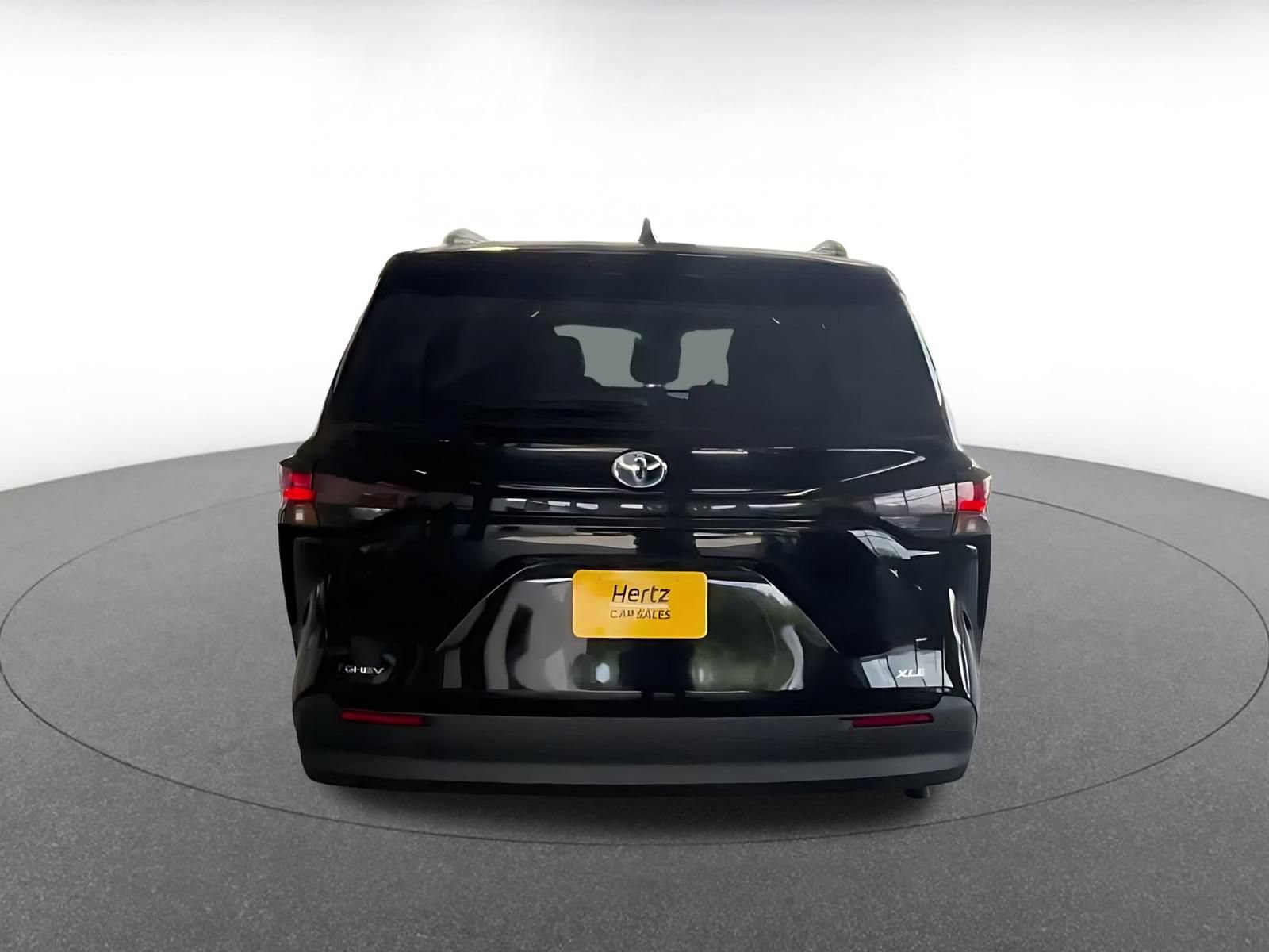 Used 2025 Toyota Sienna XLE FWD image 12
