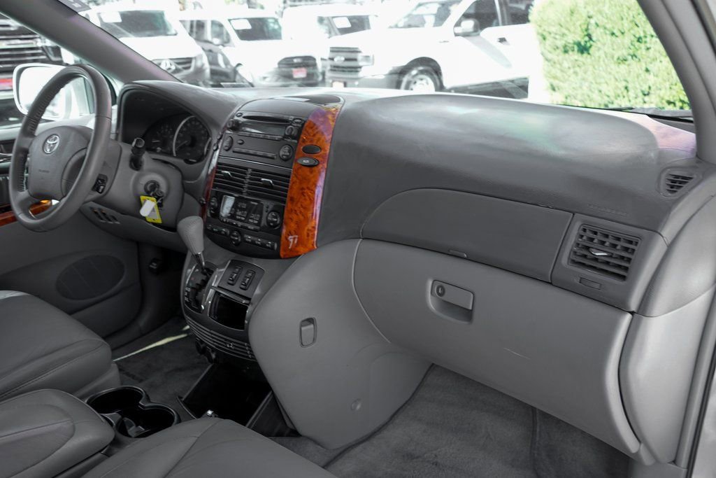 Used 2007 Toyota Sienna XLE image 34