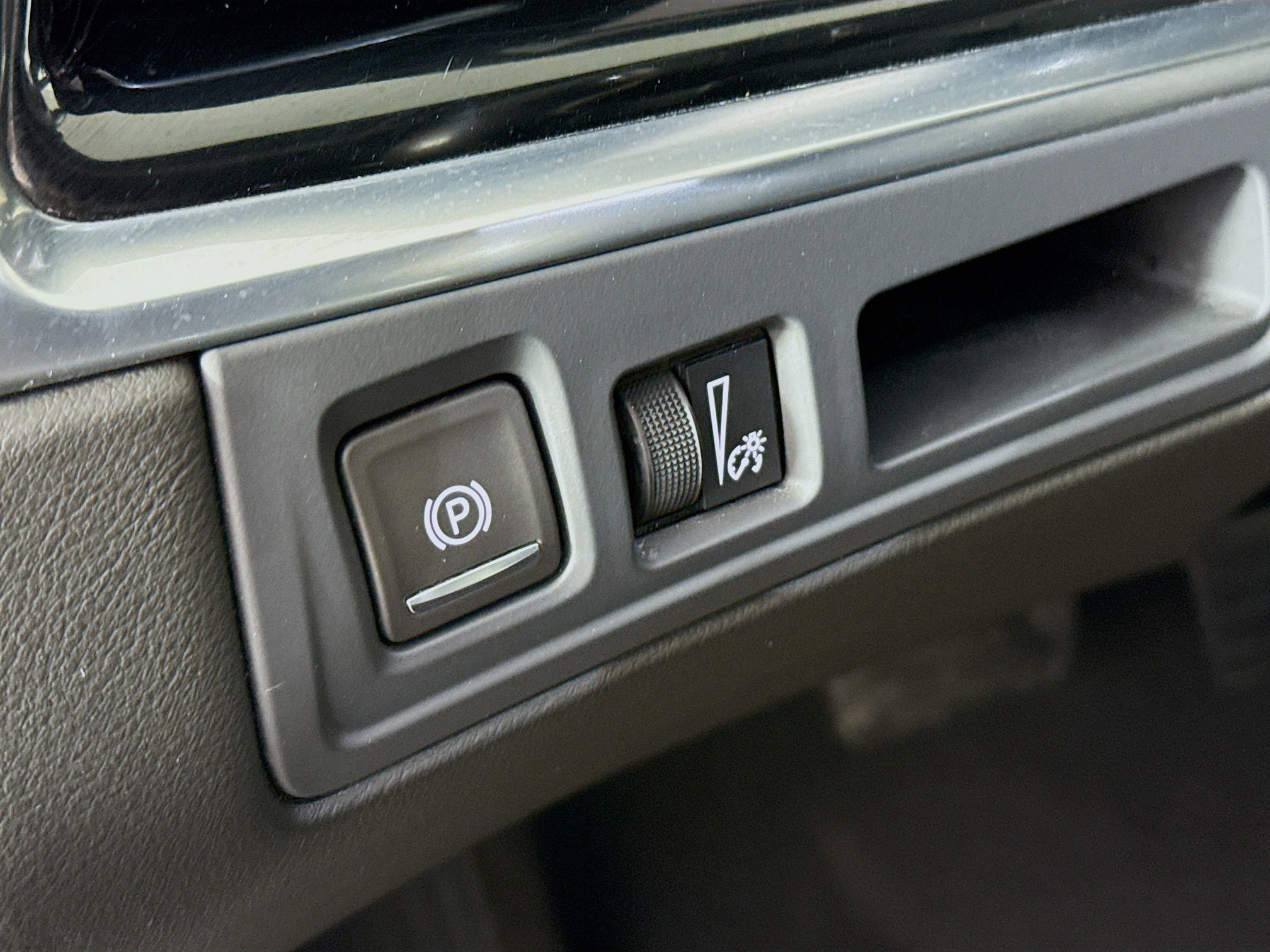 Used 2024 Cadillac XT6 Luxury image 9