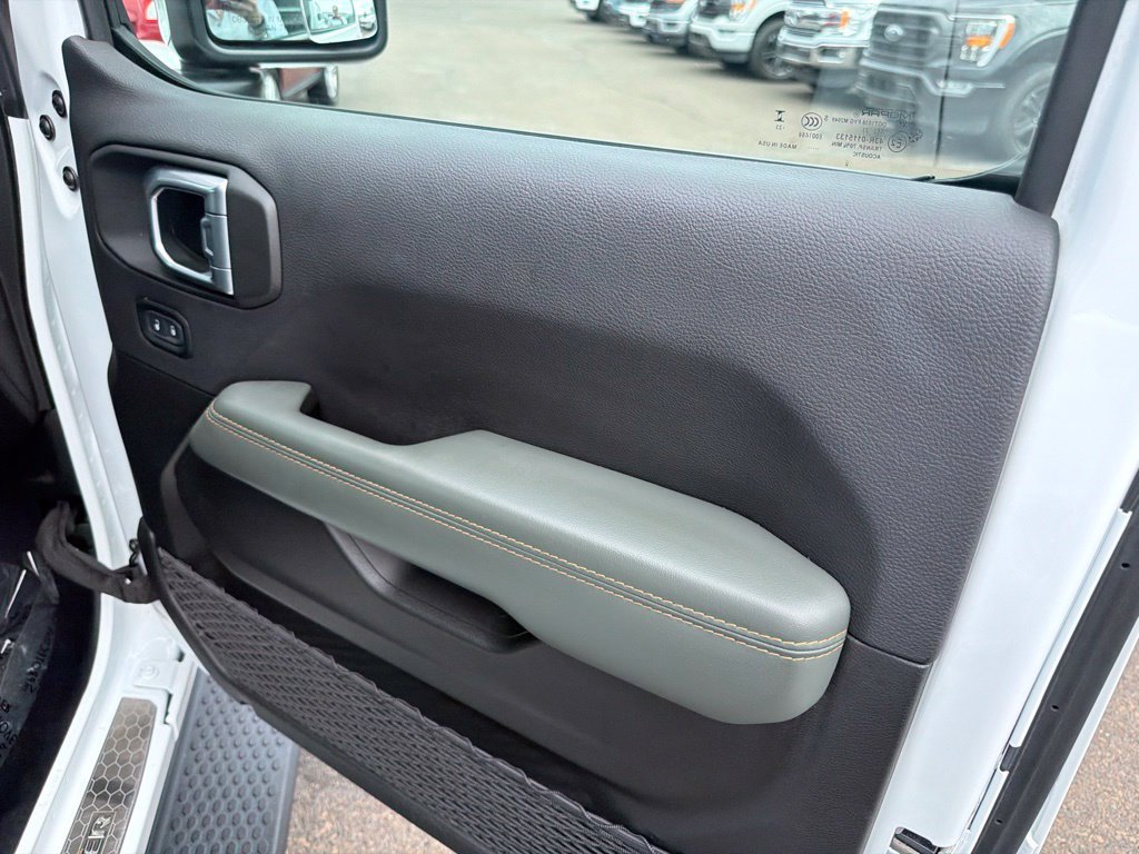 Used 2024 Jeep Wrangler High Altitude AWD/4WD image 16