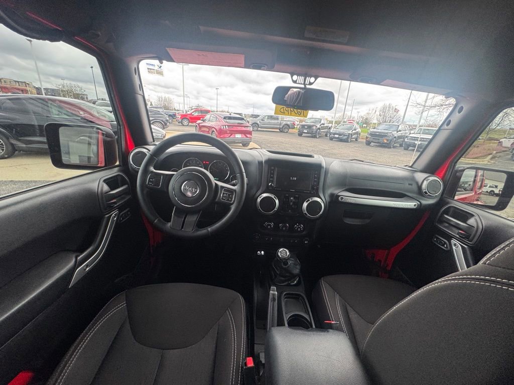 Used 2015 Jeep Wrangler Unlimited Sahara w/ Dual Top Group image 19