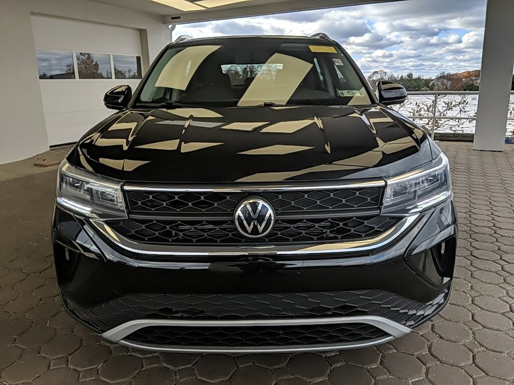 Used 2022 Volkswagen Taos SE w/ Panoramic Sunroof Package video 2