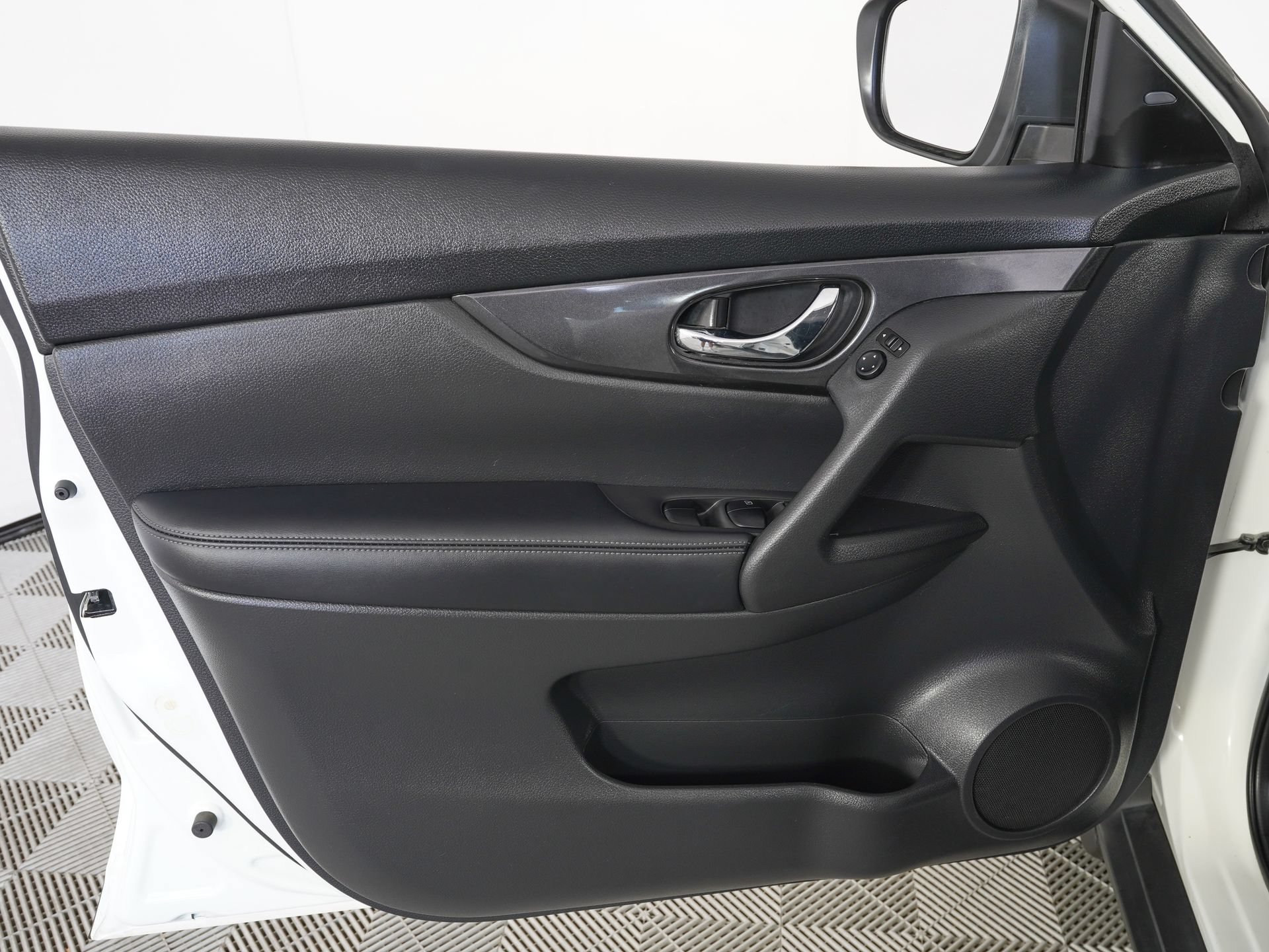 Used 2018 Nissan Rogue S FWD image 13