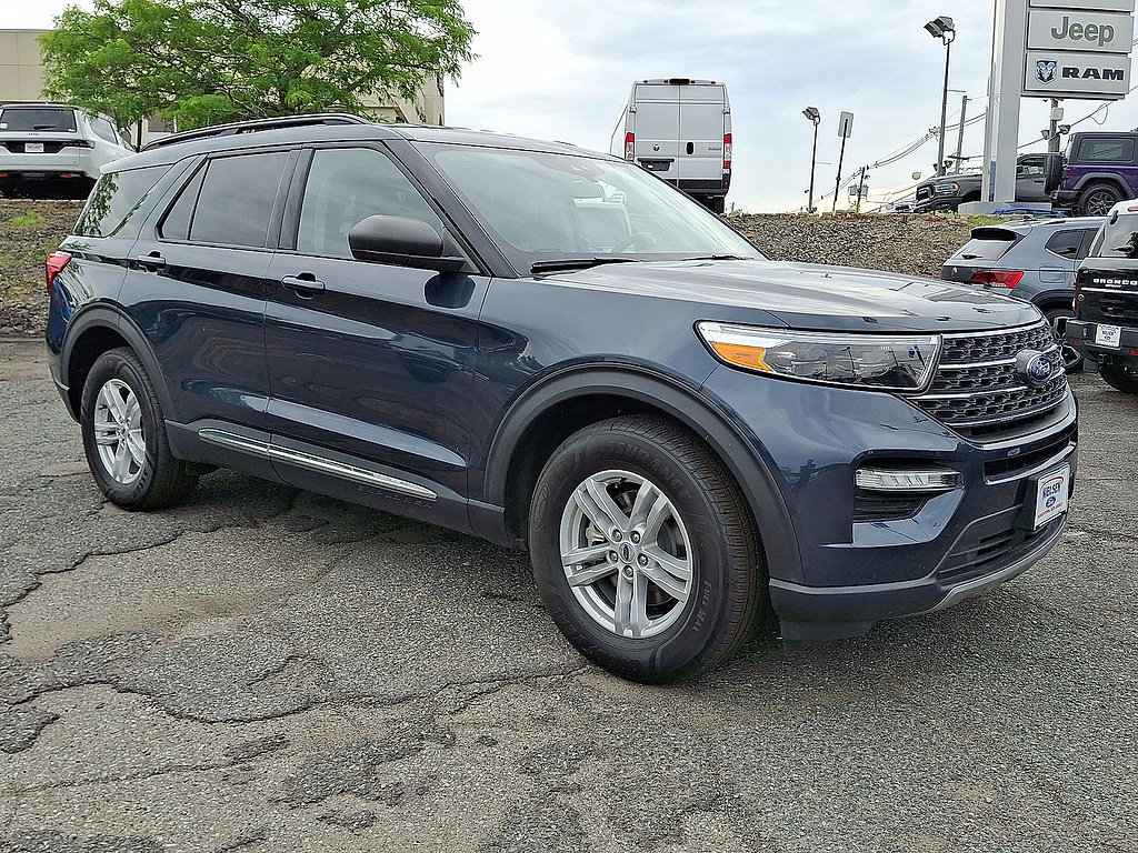 Certified 2023 Ford Explorer XLT w/ Equipment Group 202A AWD/4WD image 2