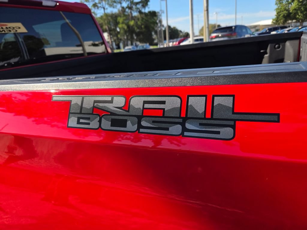 Used 2025 Chevrolet Silverado 1500 Custom Trail Boss w/ Dark Appearance Package AWD/4WD image 11