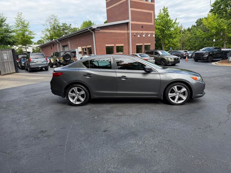 Used 2013 Acura ILX w/ Technology Package FWD image 12