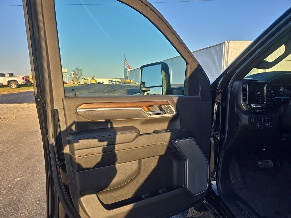 Used 2025 Chevrolet Silverado 3500 High Country w/ High Country Premium Package image 11