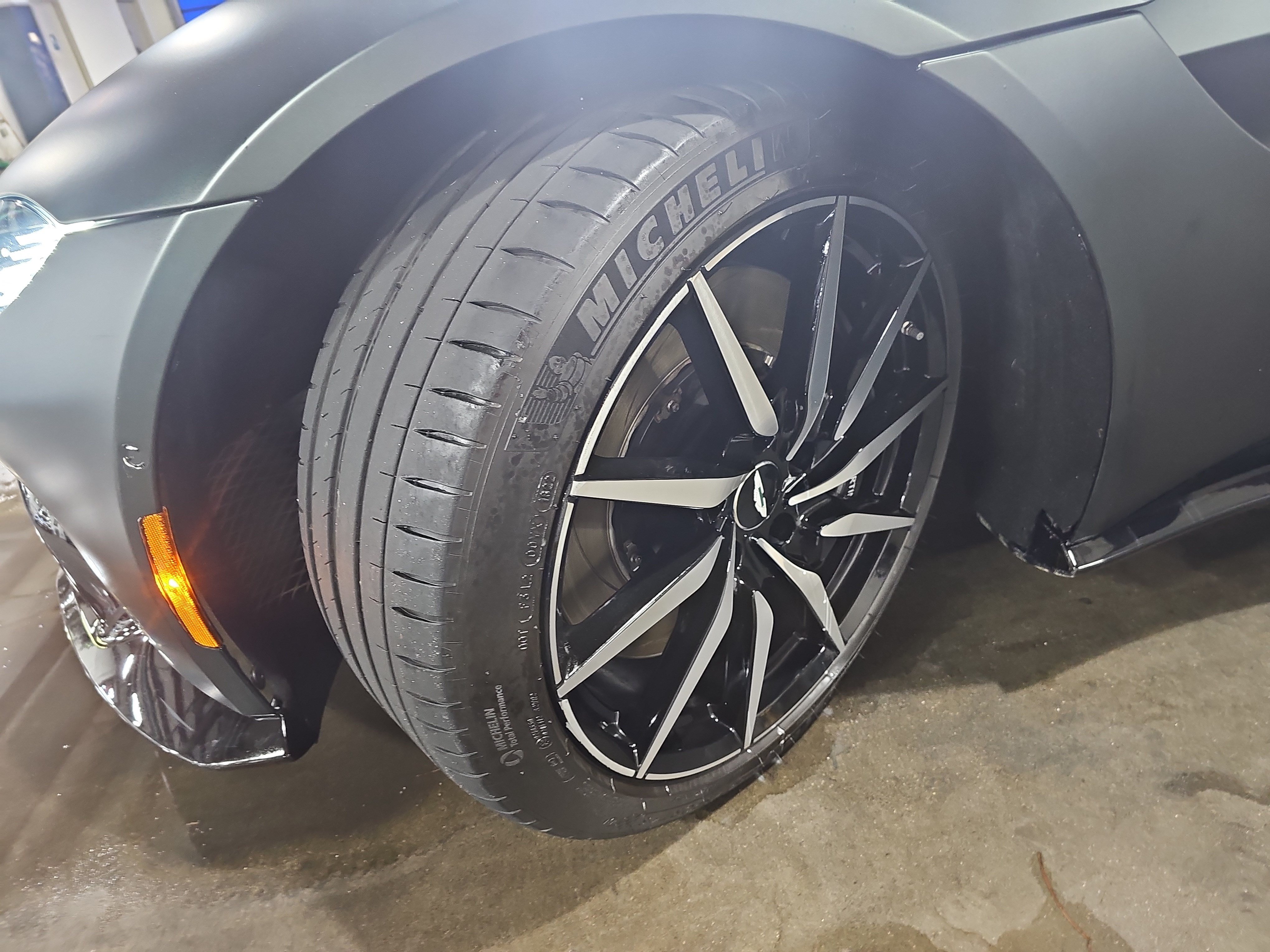 Used 2019 Aston Martin V8 Vantage Coupe RWD image 28