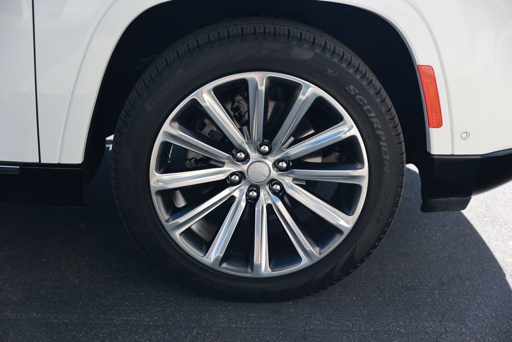 Used 2023 Jeep Grand Wagoneer Series II AWD/4WD image 8