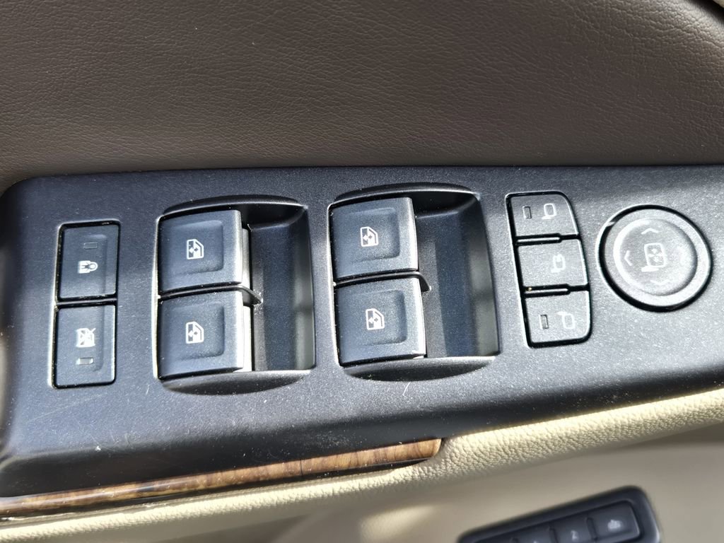 Used 2019 Chevrolet Tahoe LT w/ Luxury Package AWD/4WD image 17