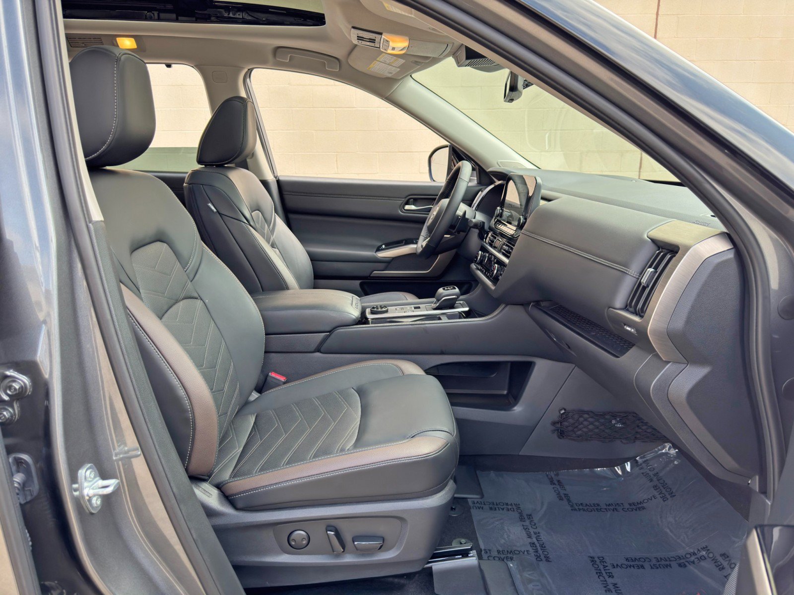Used 2025 Nissan Pathfinder Platinum AWD/4WD image 16
