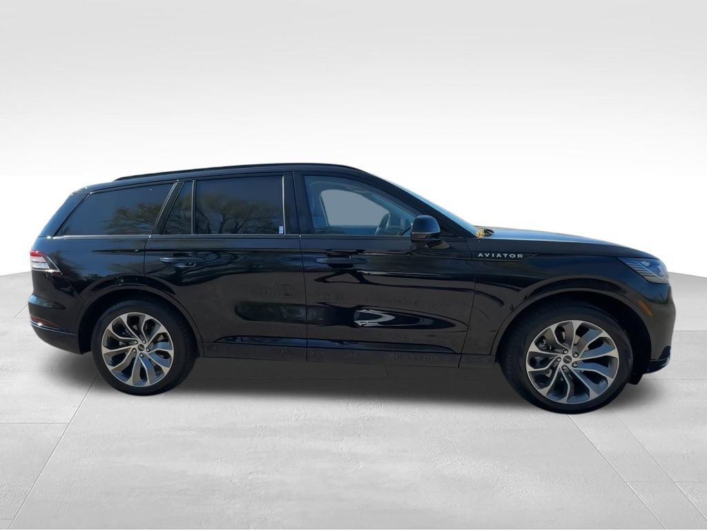 New 2026 Lincoln Aviator AWD w/ Jet Appearance Package image 9