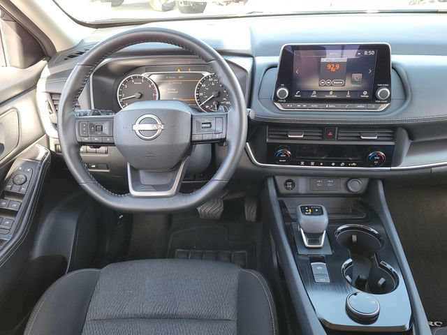 Used 2025 Nissan Rogue SV AWD/4WD image 9