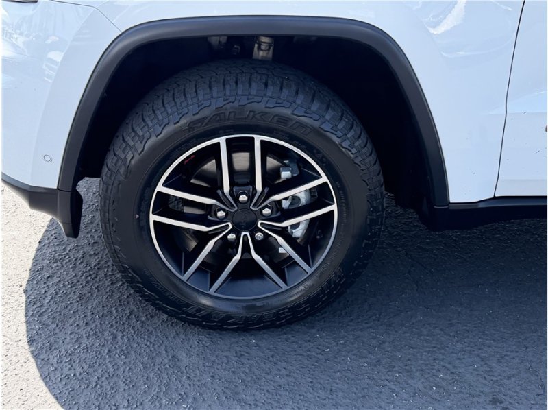 Used 2019 Jeep Grand Cherokee Trailhawk w/ Trailhawk Luxury Group AWD/4WD image 12