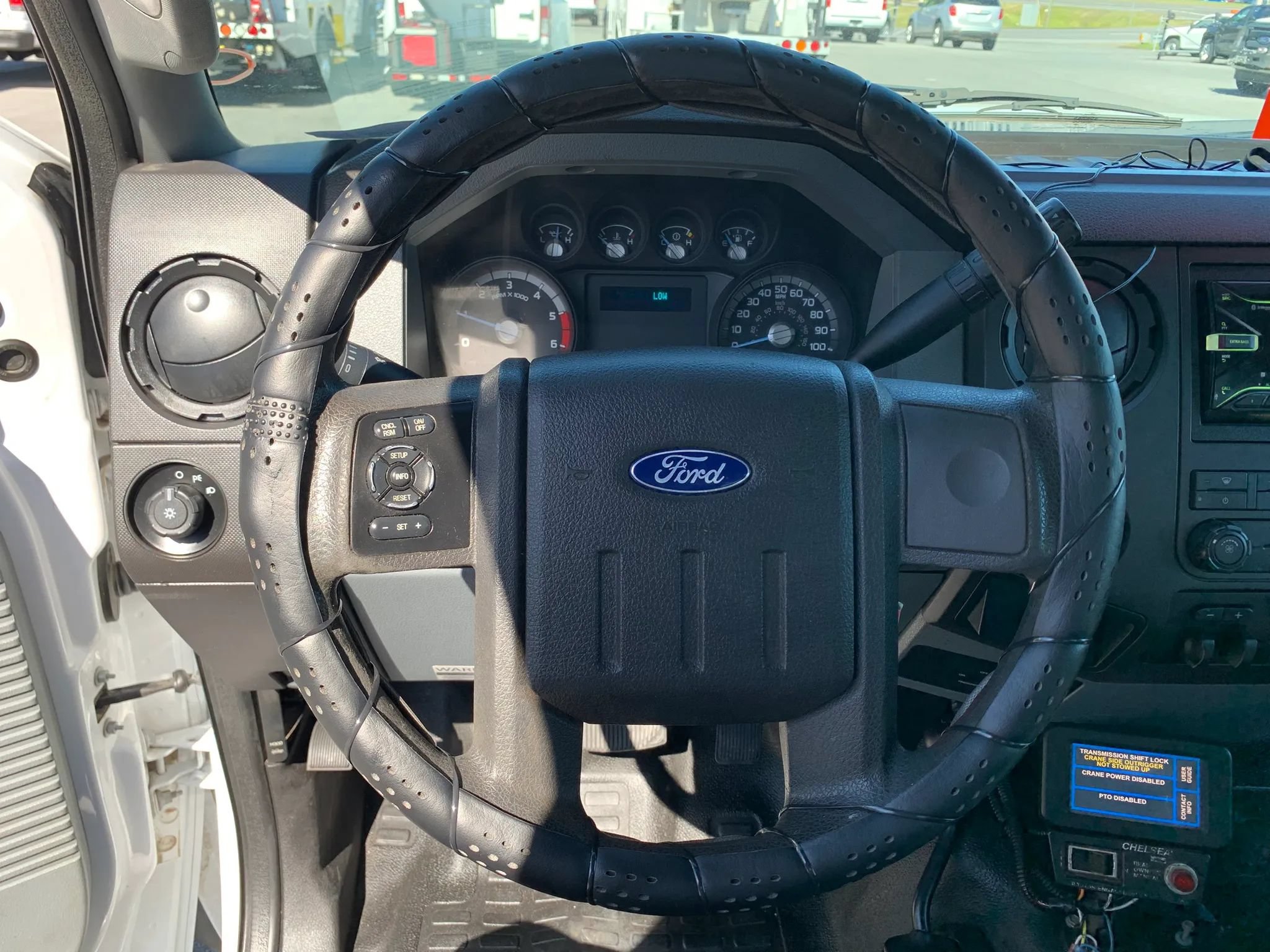 Used 2015 Ford F550 4x4 Regular Cab Super Duty image 11