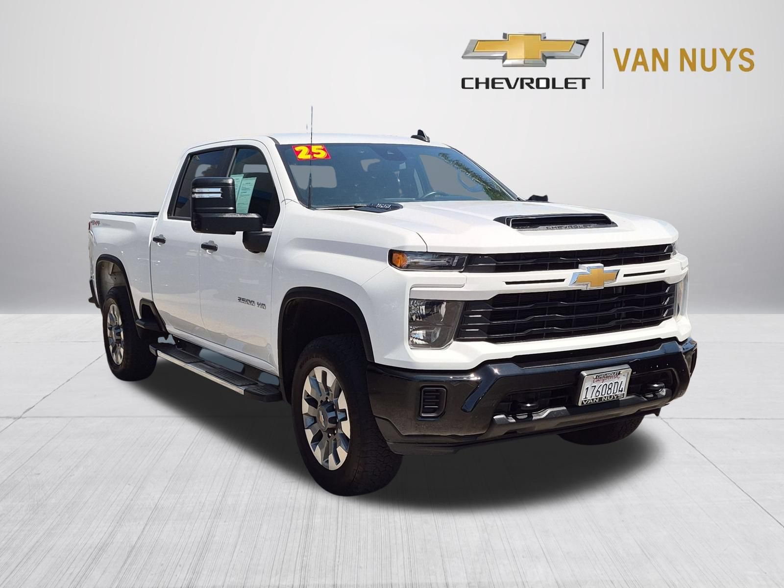 Used 2025 Chevrolet Silverado 2500 Custom AWD/4WD image 3