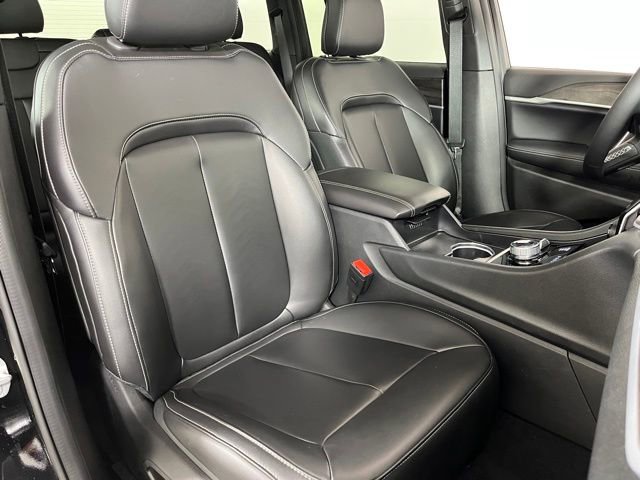 Used 2025 Jeep Grand Cherokee Limited AWD/4WD image 46