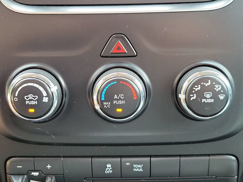 Used 2017 RAM 1500 Classic SLT AWD/4WD image 27