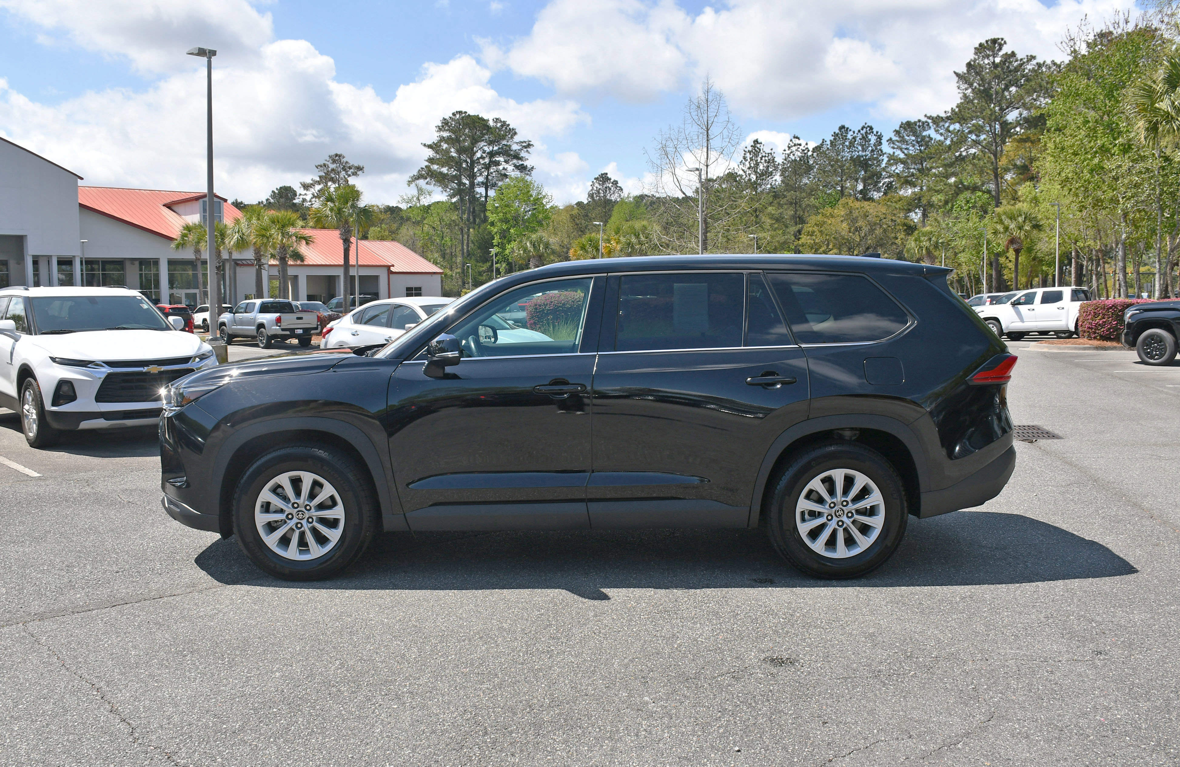 Used 2024 Toyota Grand Highlander XLE image 2