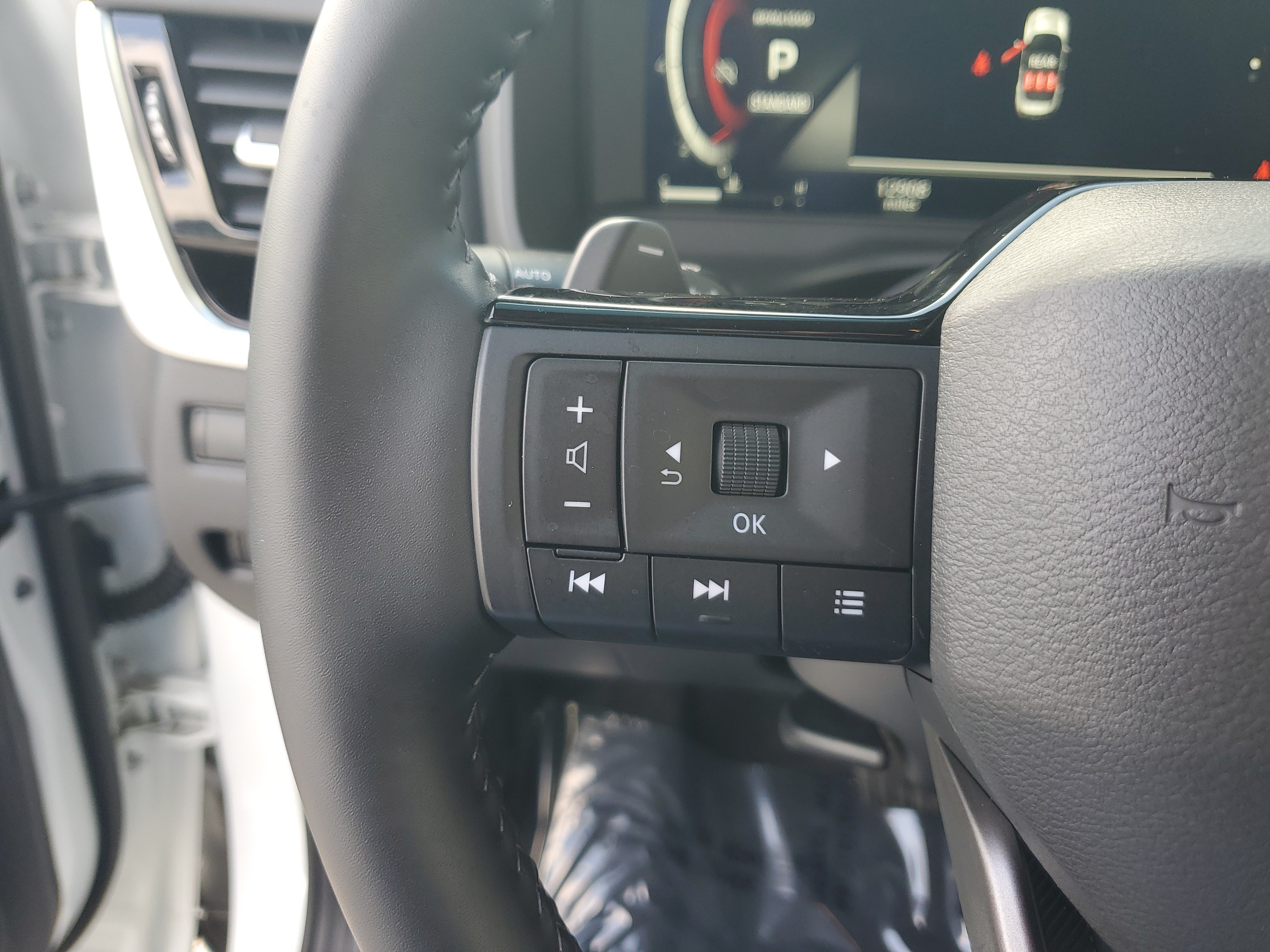 Used 2025 Nissan Rogue SL FWD image 22