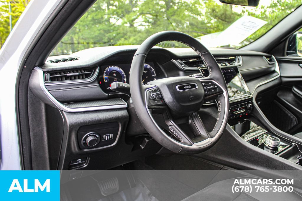Used 2025 Jeep Grand Cherokee Altitude AWD/4WD image 22