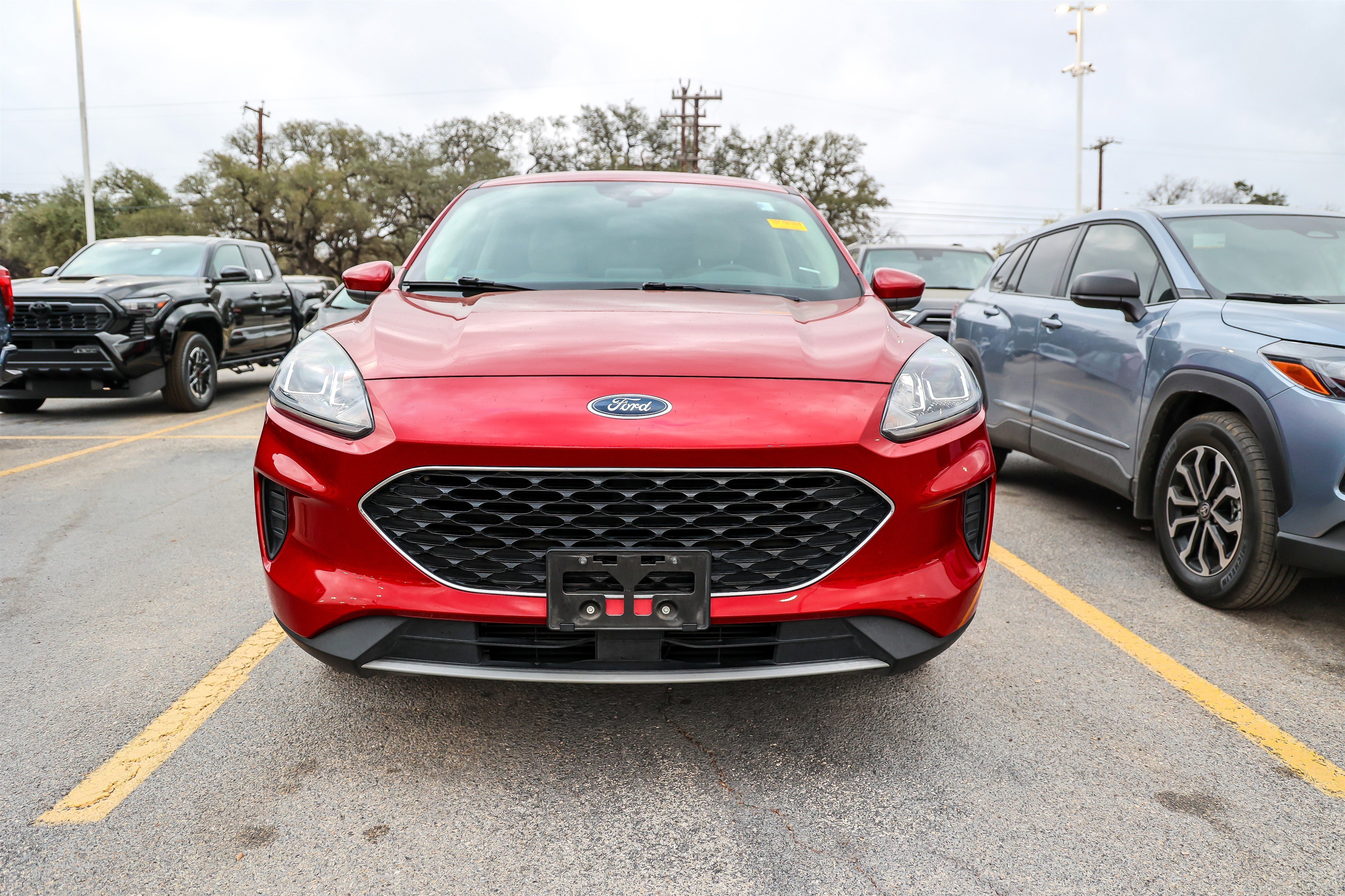 Used 2020 Ford Escape SE image 4