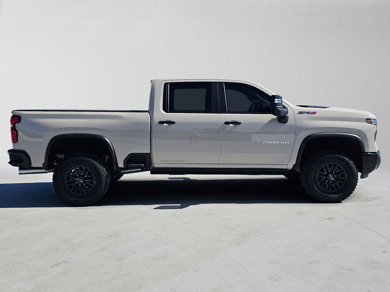Used 2026 Chevrolet Silverado 2500 ZR2 AWD/4WD image 2