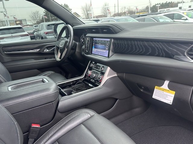 Used 2021 GMC Yukon Denali w/ Denali Premium Package image 17