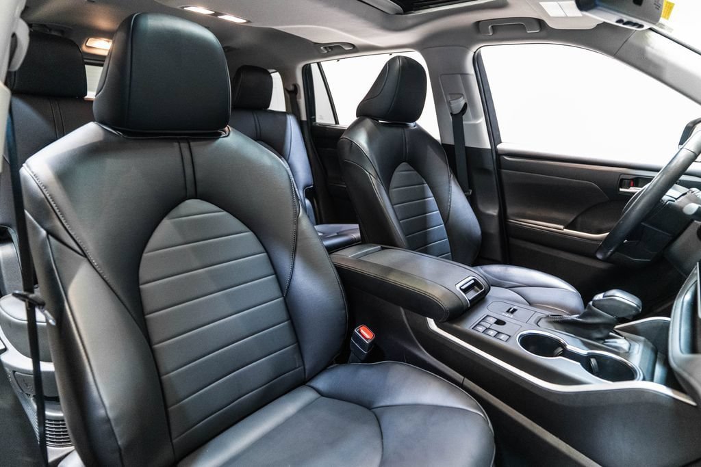 Used 2023 Toyota Highlander XLE AWD/4WD image 15