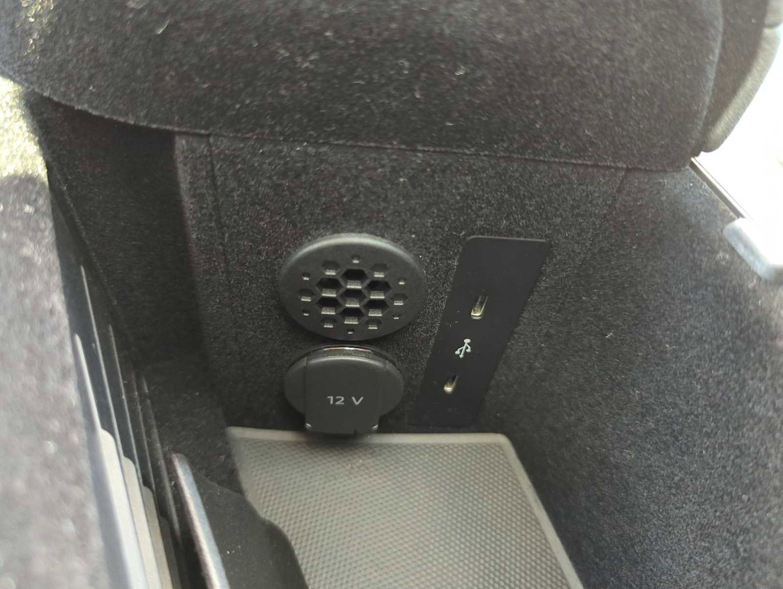 Used 2025 Porsche Taycan 4S image 32