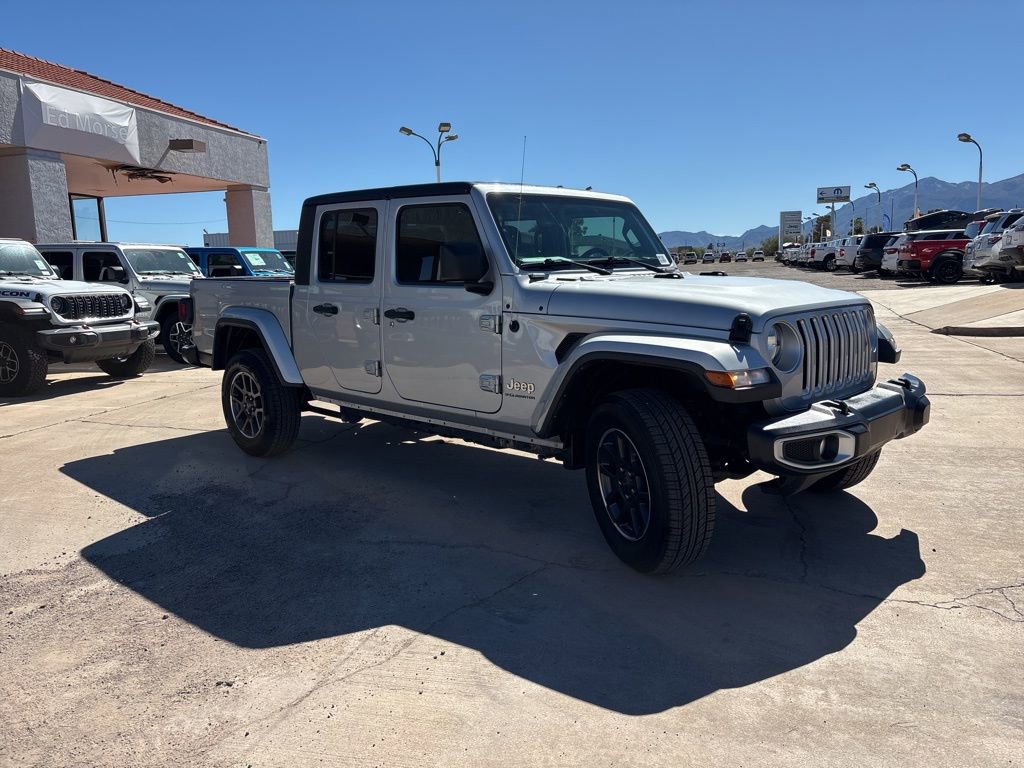 Certified 2023 Jeep Gladiator Overland AWD/4WD image 3