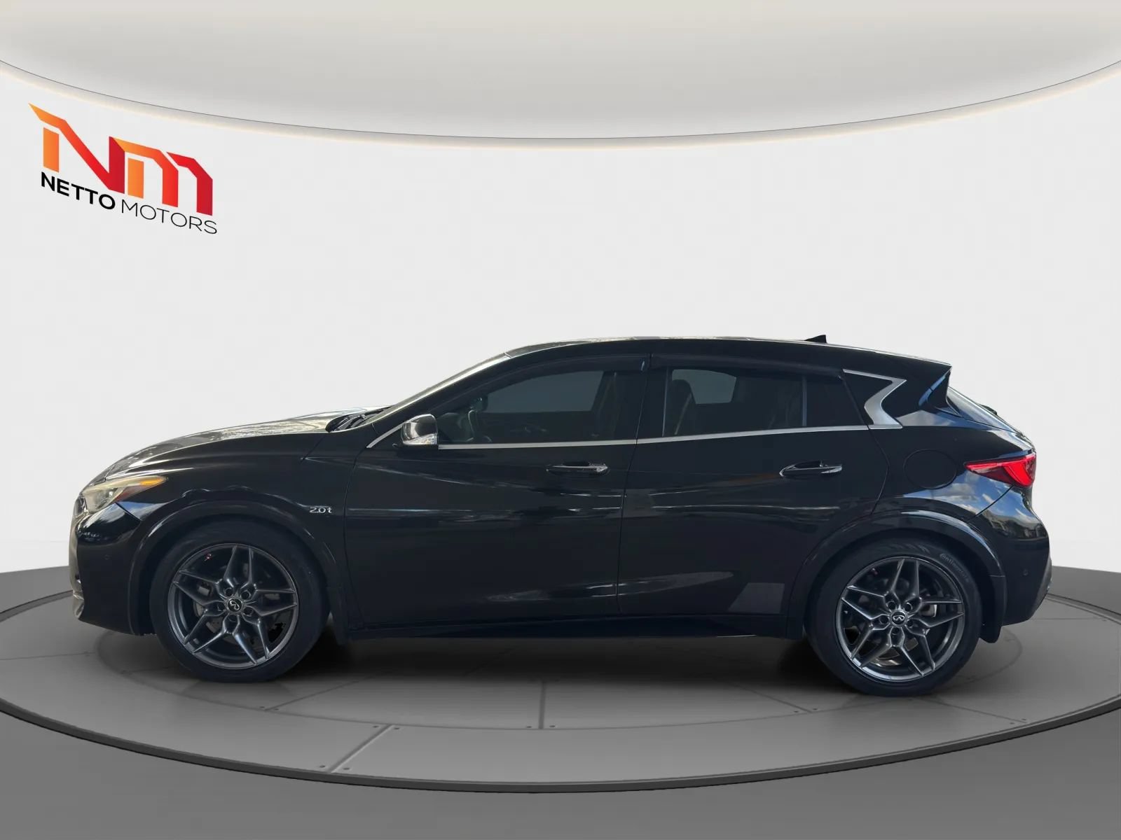 Used 2017 INFINITI QX30 Sport w/ Sport Leather Package FWD image 2