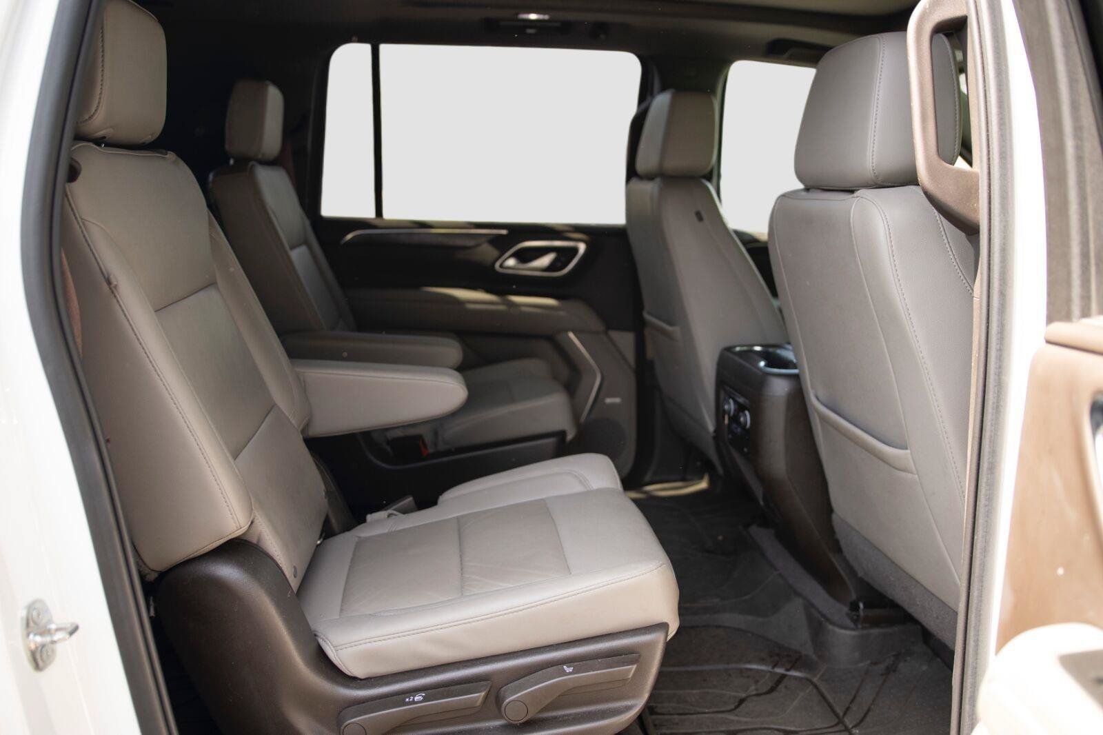Used 2022 Chevrolet Suburban LT w/ LT Signature Plus Package AWD/4WD image 19