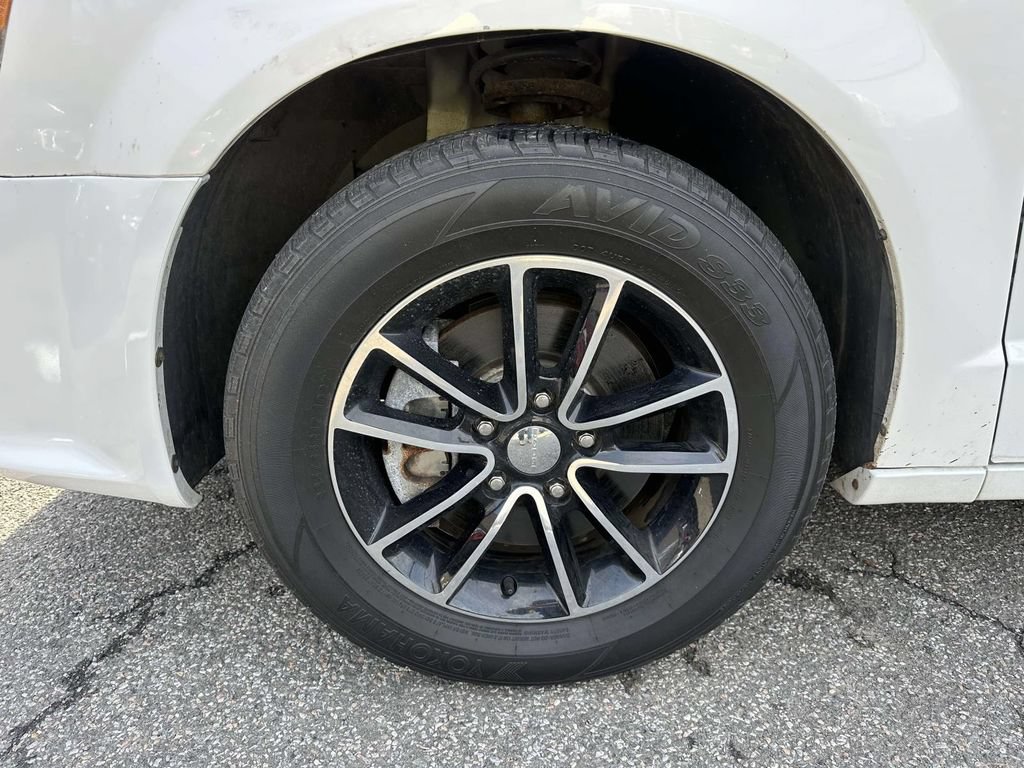 Used 2017 Dodge Grand Caravan SE FWD image 8