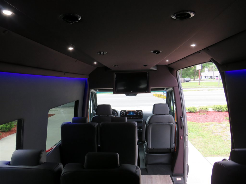 Used 2022 Mercedes-Benz Sprinter 4500 image 20