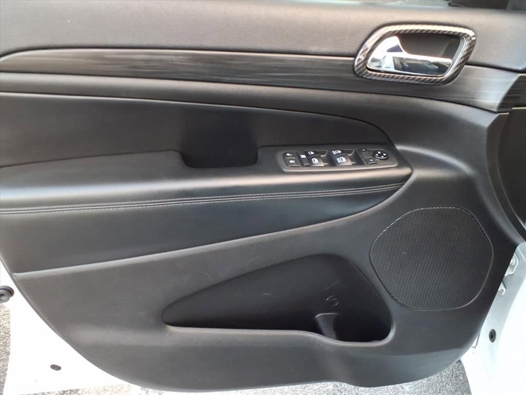 Used 2021 Jeep Grand Cherokee Laredo X image 11