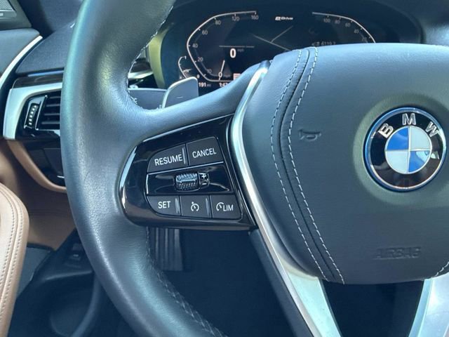 Used 2022 BMW 530e w/ Premium Package image 16