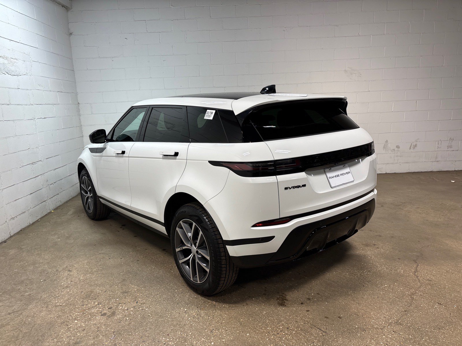 Used 2026 Land Rover Range Rover Evoque S AWD/4WD image 9