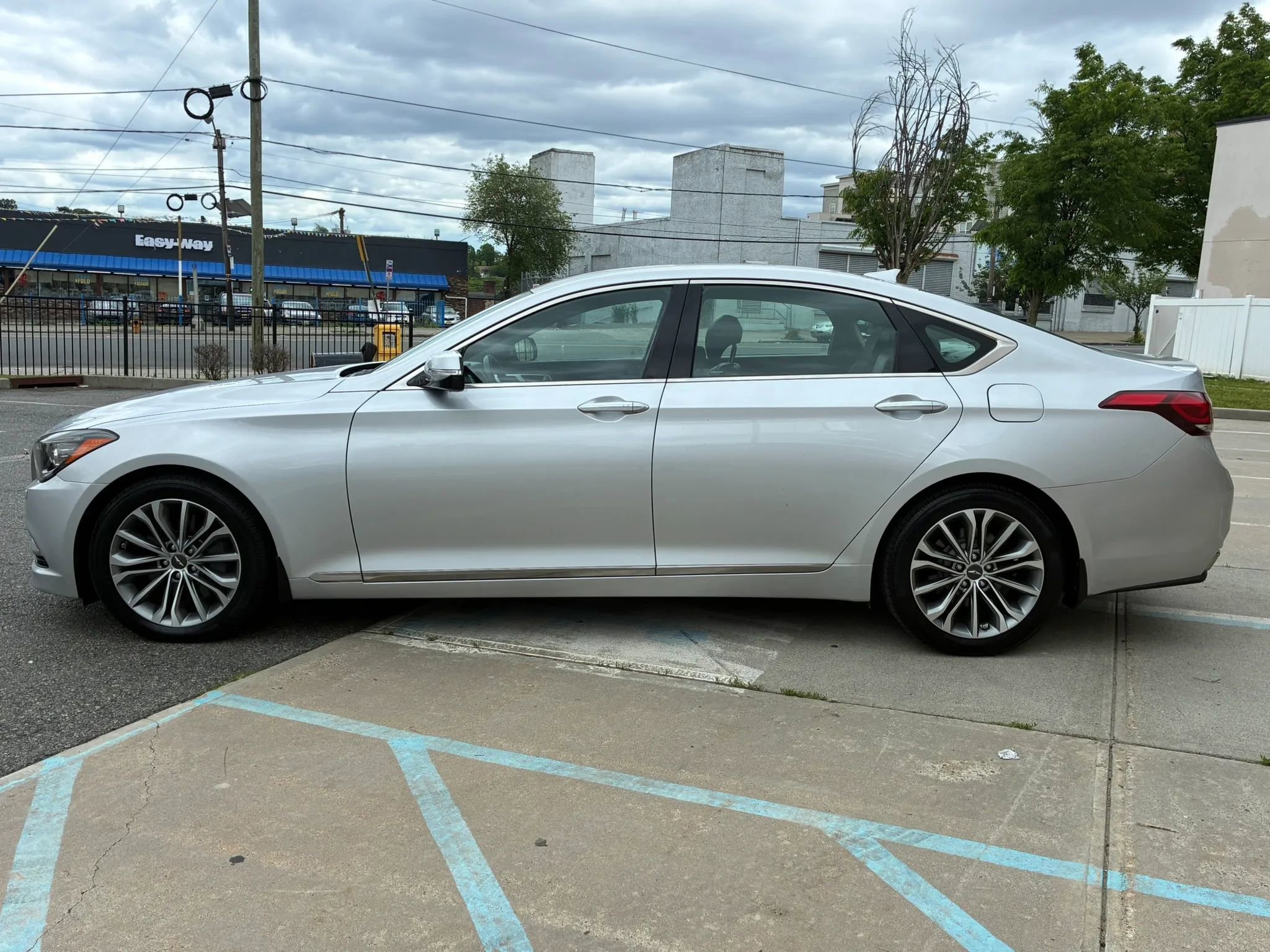 Used 2017 Genesis G80 3.8 AWD/4WD image 2