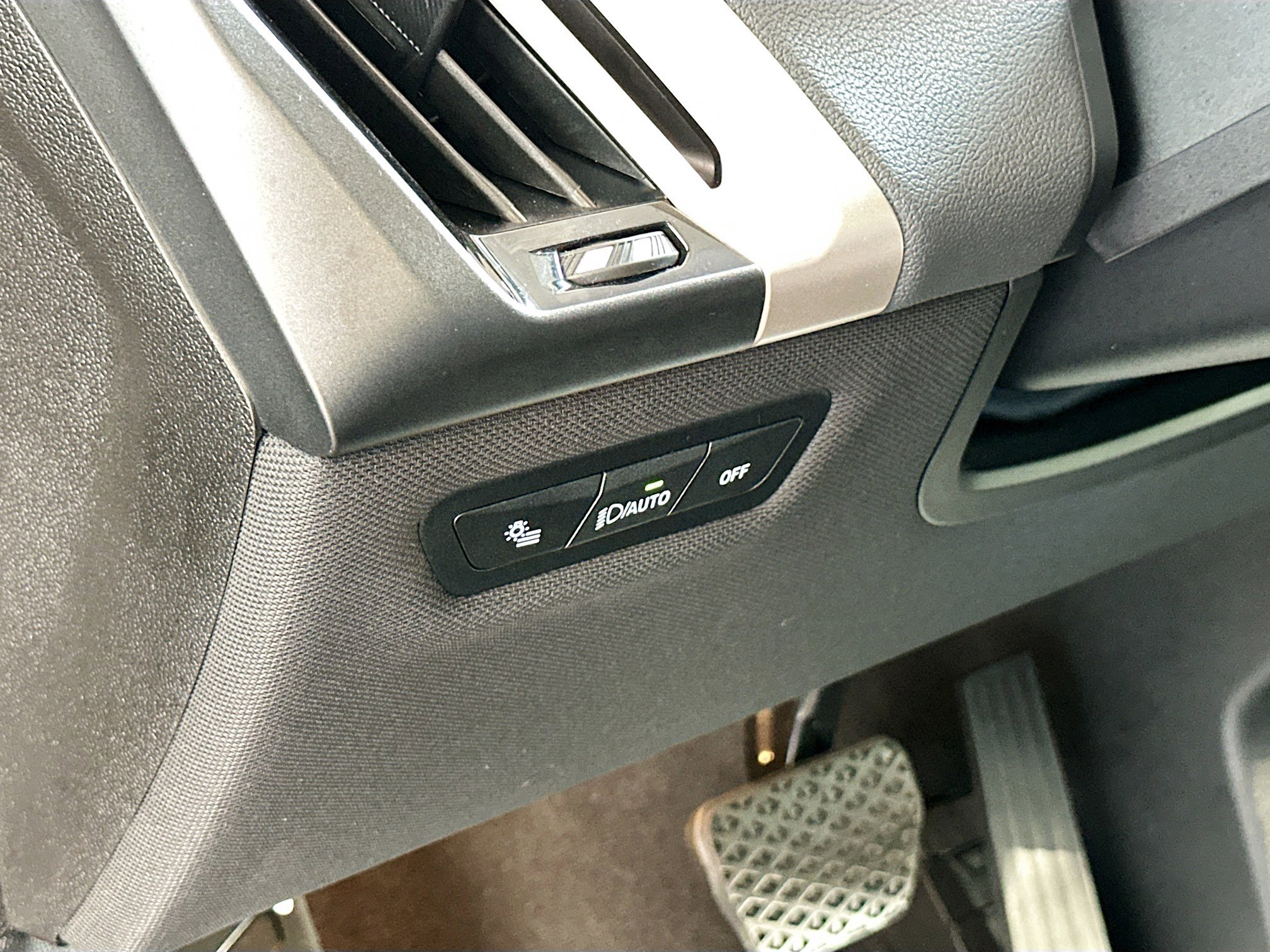 Used 2024 BMW iX xDrive50 w/ Sport Package image 10