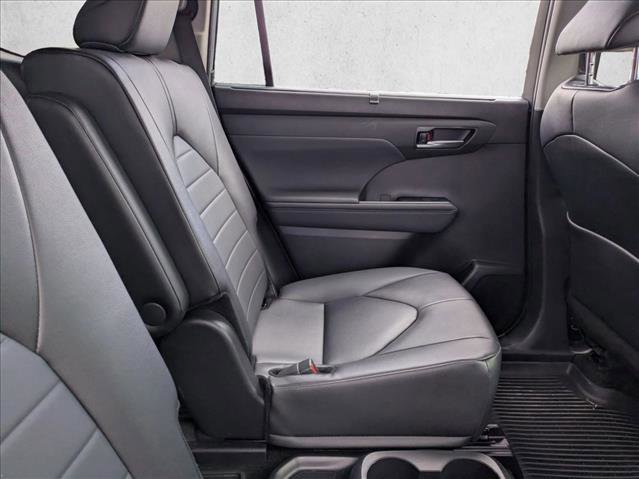 Certified 2024 Toyota Highlander XLE image 22