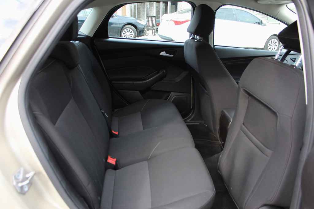 Used 2017 Ford Focus SE w/ Cold Weather Package image 27